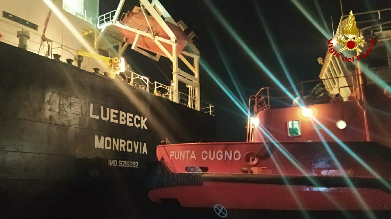 Catania, fiamme e tanta paura sulla nave porta container Catania, fiamme e tanta paura sulla nave porta container