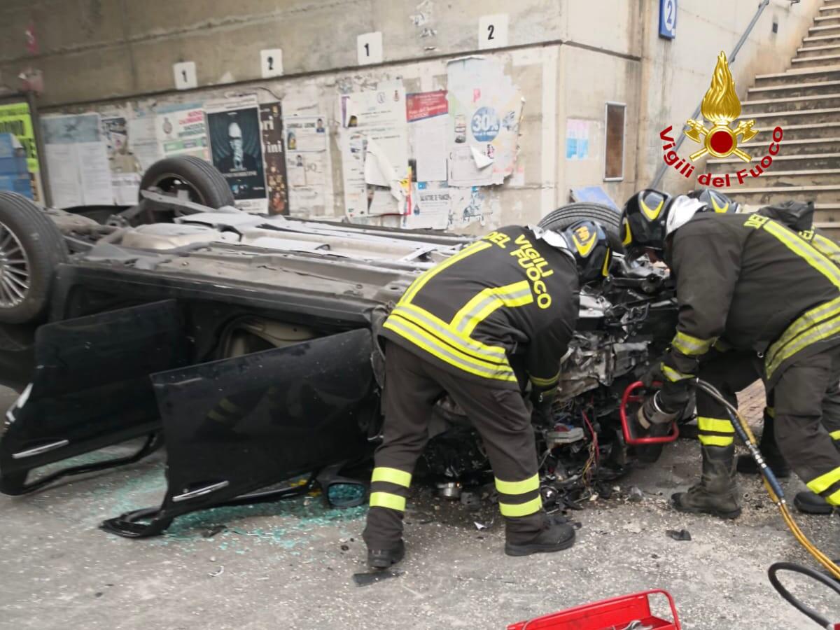 Incidente sulla Messina-Palermo, auto cade da un viadotto