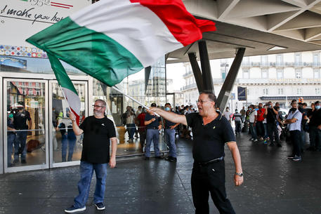 Covid, blitz contro i no vax, perquisizioni in tutt’Italia Covid, blitz contro i no vax, perquisizioni in tutt’Italia