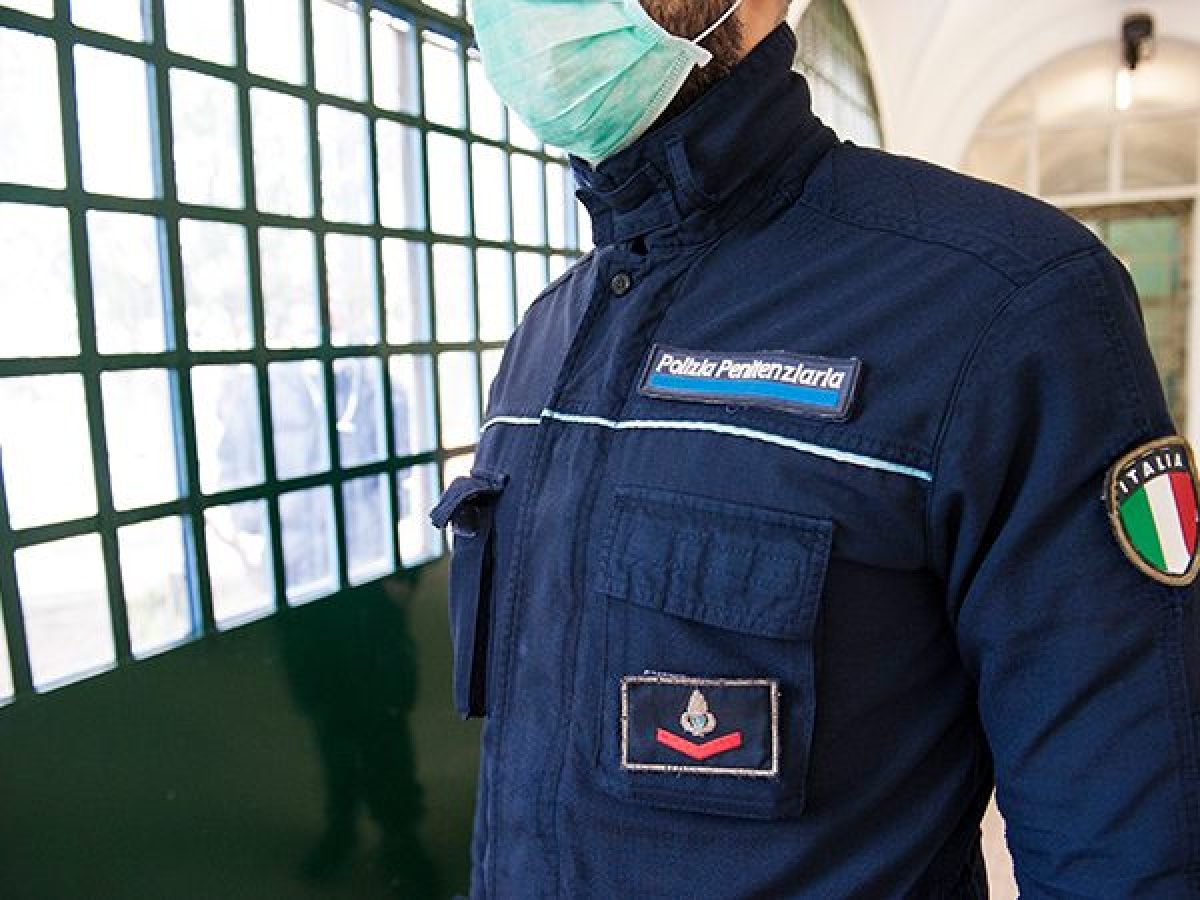 Aggredito agente in carcere, Sappe: “Taser a polizia penitenziaria”