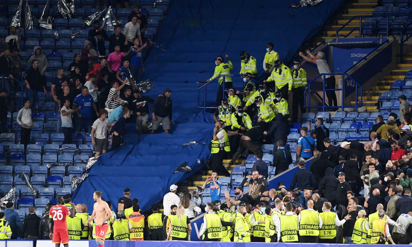 Scontri a Leicester, nove tifosi del Napoli arrestati