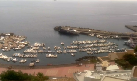 A Ustica la scuola non riapre, esplodono le proteste