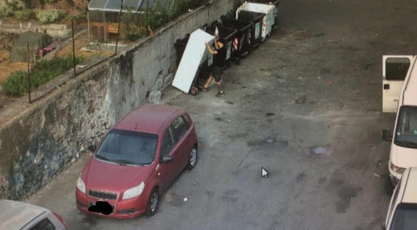 Catania, rifiuti selvaggi, le telecamere “stanano” i primi 56 incivili