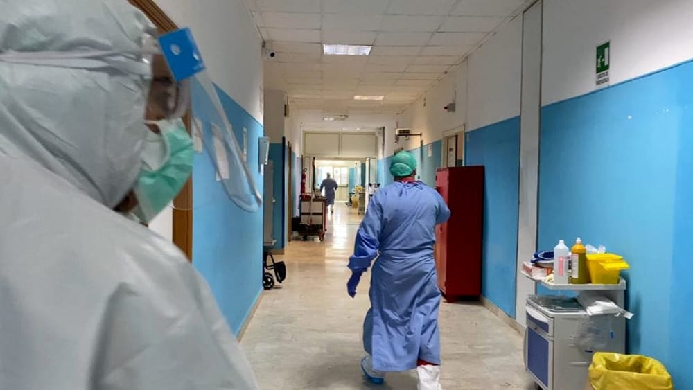 Covid, il monitoraggio Iss: aumenta l’incidenza, indice Rt in crescita