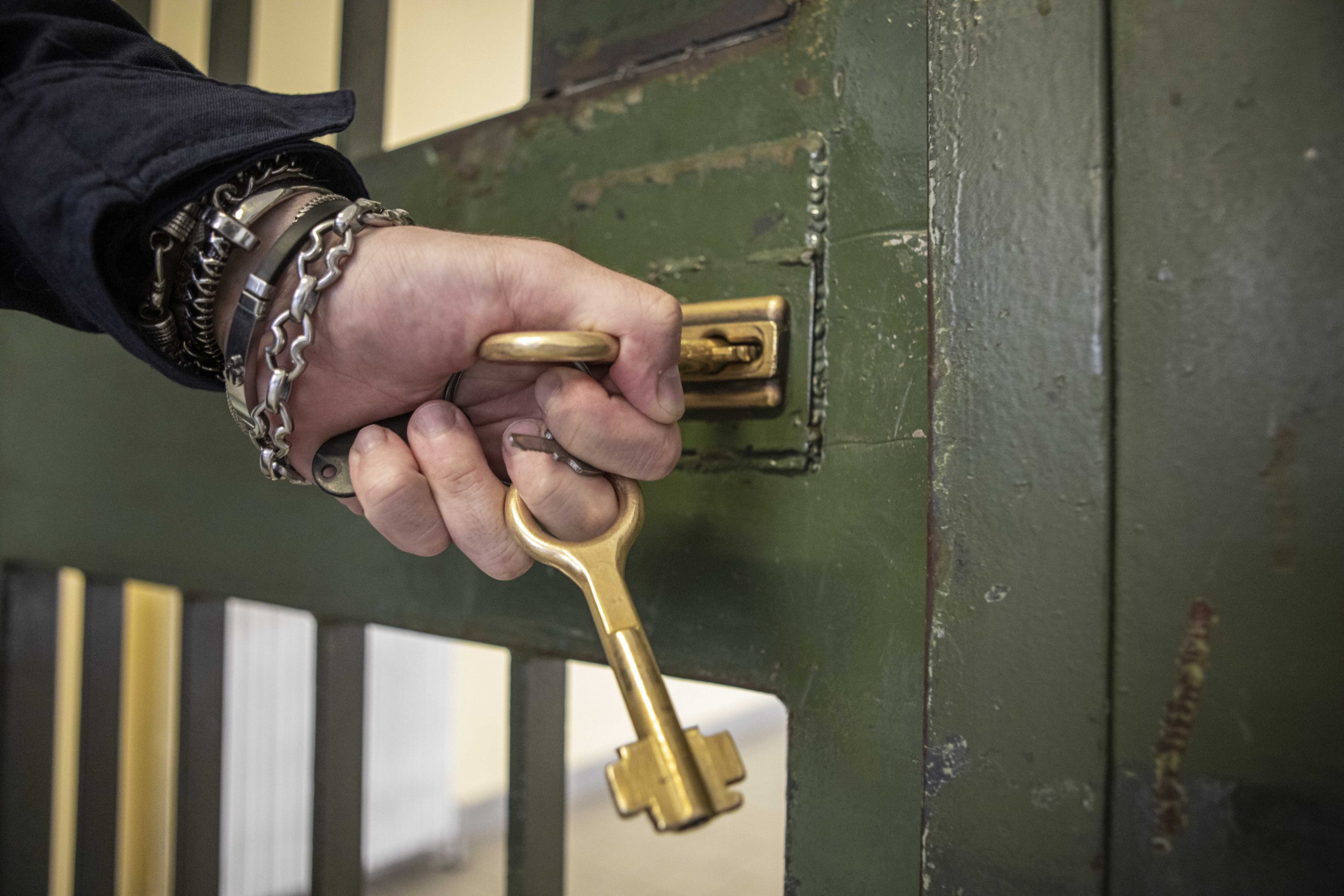 Tragedia al carcere Ucciardone di Palermo, 25enne si impicca