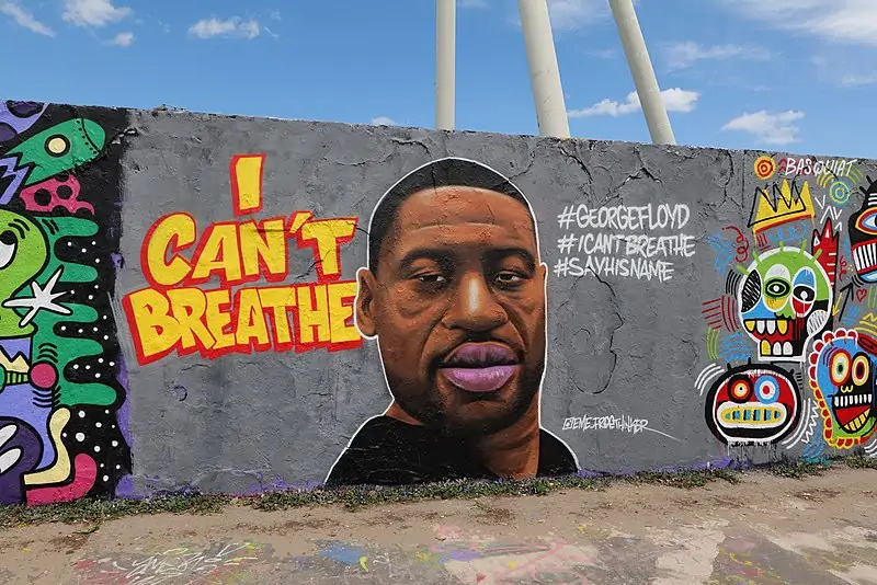 Morte George Floyd, condannato a 3 anni e mezzo ex agente che aiutò a immobilizzarlo