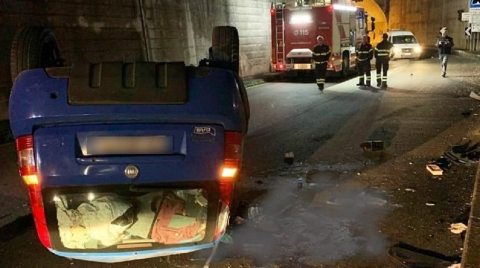 Taormina, auto si schianta contro un palo, due morti e due feriti