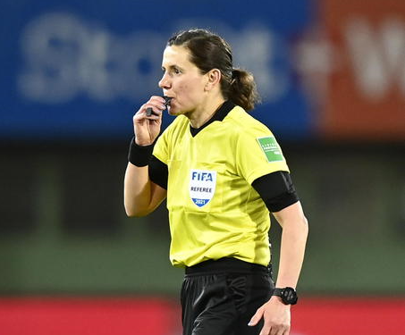 Calcio, arbitro donna per l’Inghilterra ad Andorra