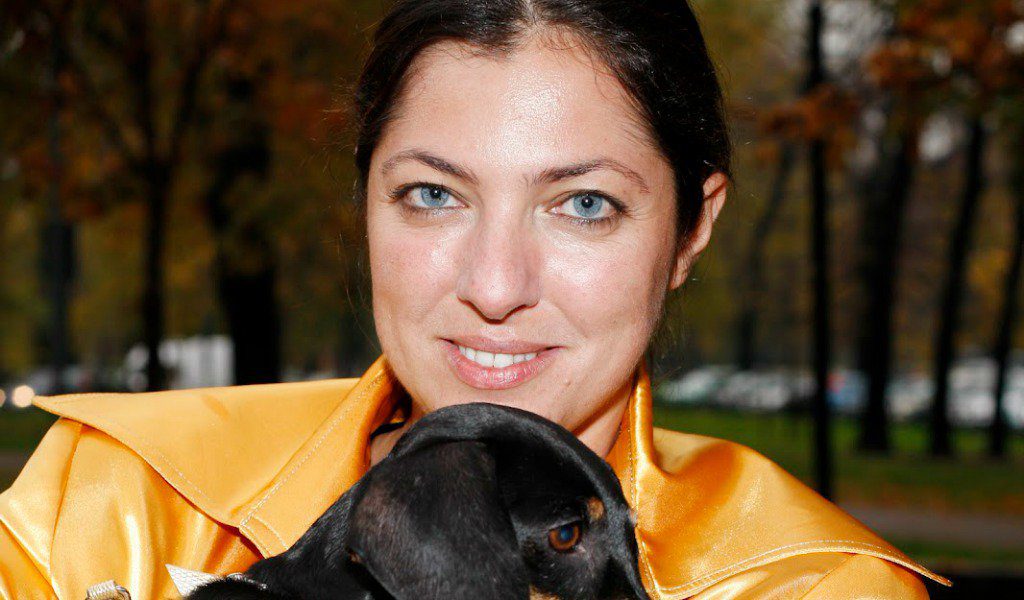 Stefania Petyx lascia Striscia la Notizia, l’addio dell’inviata dopo 21 anni