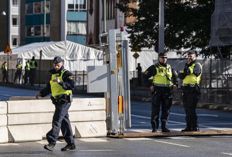 Svezia, aggredisce con un’ascia una donna e due bambini