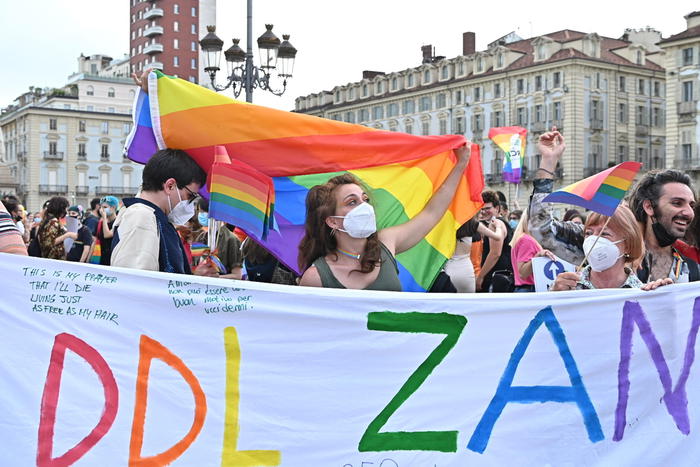 Ddl Zan, la protesta in oltre 44 piazze,”Vergogna”