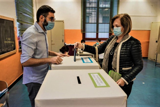 Elezioni, seggi aperti dalle sette, si chiuderanno alle 15 Elezioni, seggi aperti dalle sette, si chiuderanno alle 15