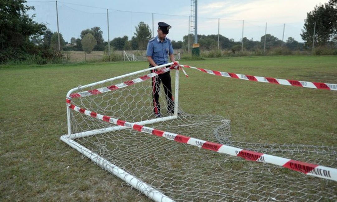 Bimba di 5 anni muore travolta da una porta da calcio davanti ai genitori