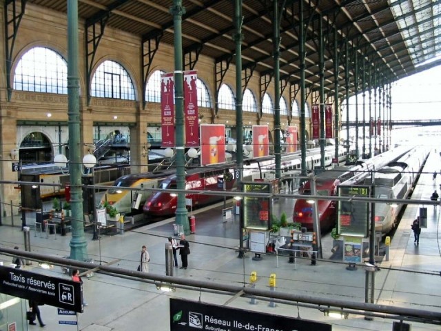 Parigi, allerta bomba a Gare du Nord, evacuazione in corso