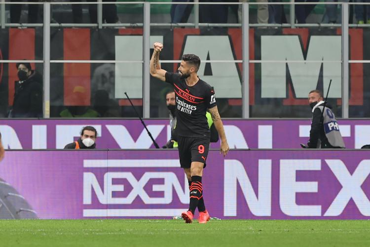 Una zampata di Giroud stende il Torino, il Milan resta in vetta