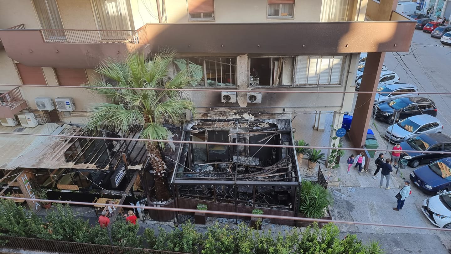 Siracusa, incendio nella notte, colpite due attività commerciali