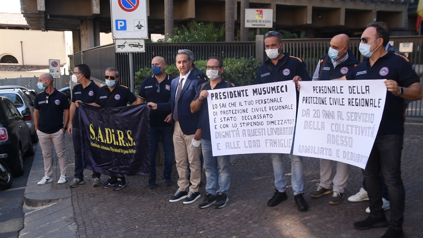 Protesta lavoratori Protezione civile, stabilizzati con stipendio tagliato