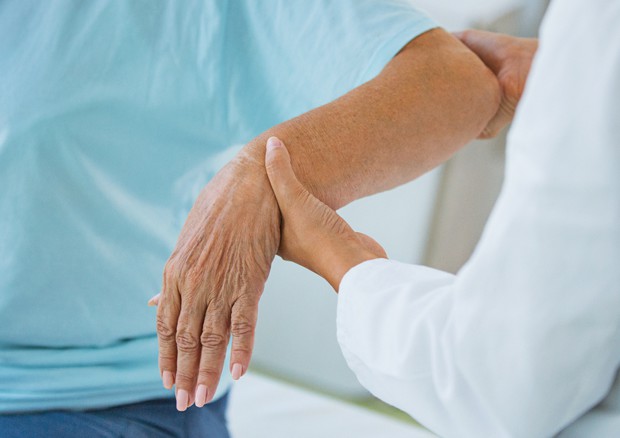 Malati reumatici: “Milioni di visite saltate e 2 pazienti su 10 sono senza assistenza”