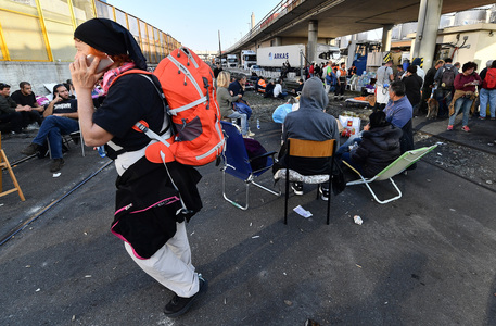 Green pass, nuove proteste davanti autorità porto di Genova