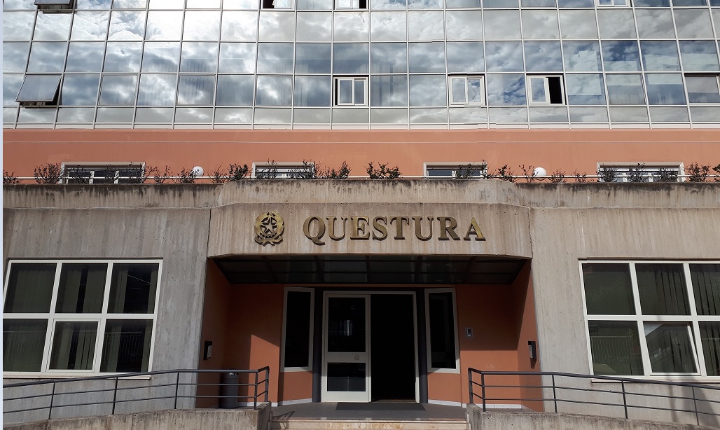 Siracusa, sospeso poliziotto senza green pass, “obbligo da regime nazista”