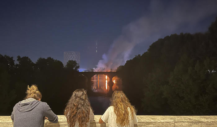 Ponte di ferro, l’ipotesi sul rogo, l’incendio è partito dalle baracche