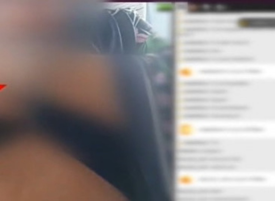 Impiegata comunale fa spettacoli hard mentre è in servizio