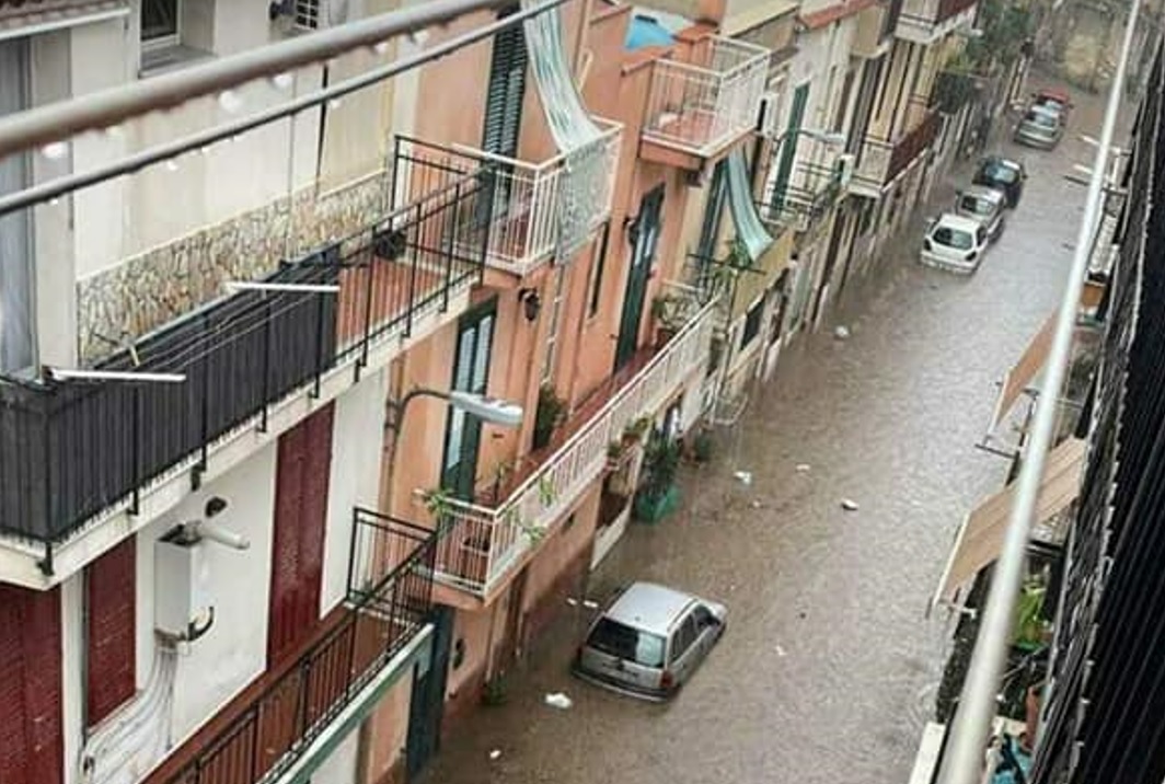 Termini Imerese si risveglia dopo il nubifragio, strade invase dai detriti