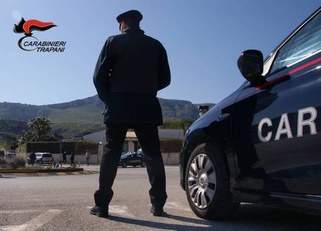 Trapani, rivuole figlia data in adozione 15 anni fa, lite tra donne