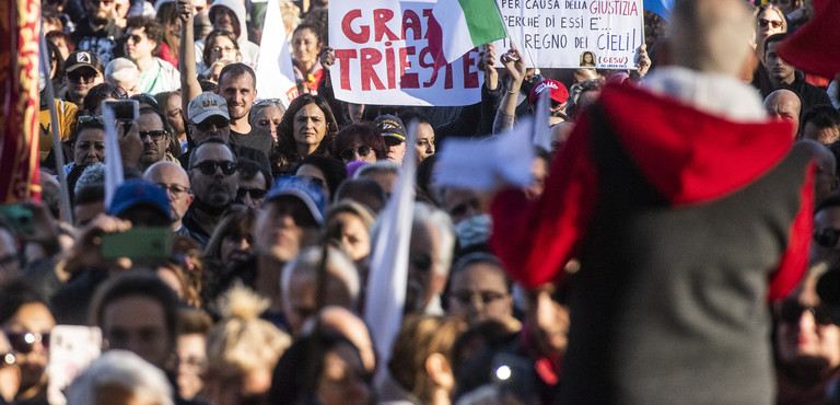 No Green pass, focolaio Covid tra manifestanti Trieste, sospeso magistrato siciliano