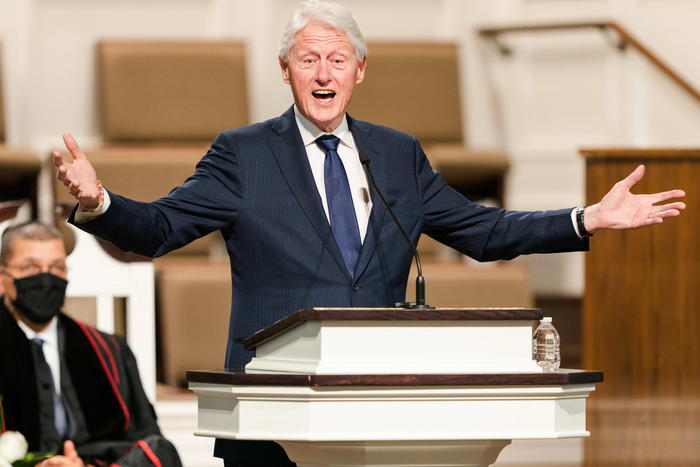 Usa, Bill Clinton ricoverato in terapia intensiva per “sospetta infezione”