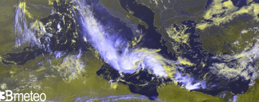 Medicane in Sicilia, dove si trova in questo momento e a che ora arriverà