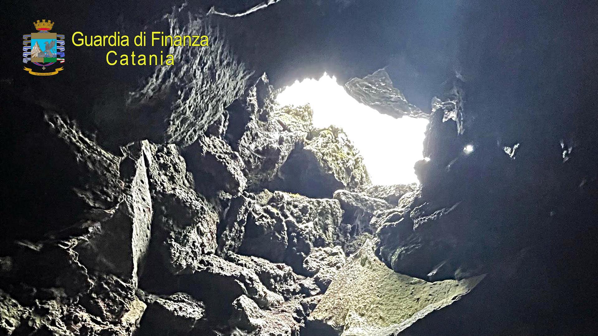 Mistero sull’Etna, trovati resti di un uomo in una grotta morto da decenni