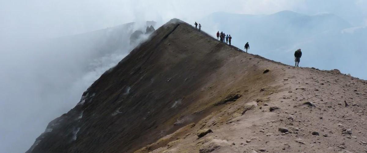 Bando per 80 guide vulcanologiche, polemica sui costi