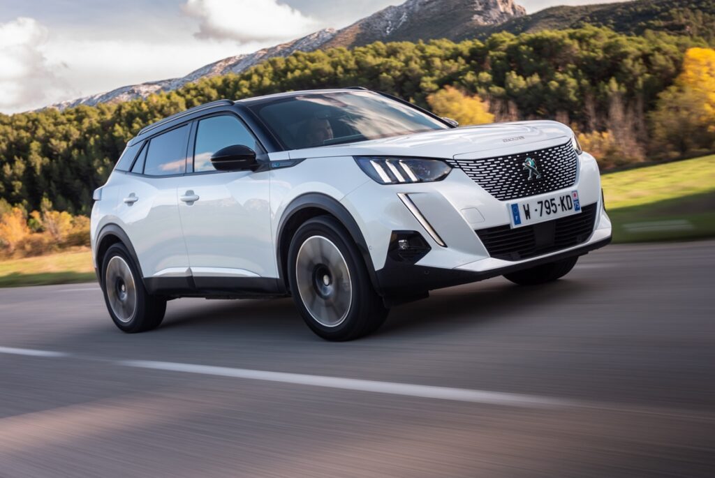 Con “e-2008” Peugeot punta all’evoluzione della mobilità