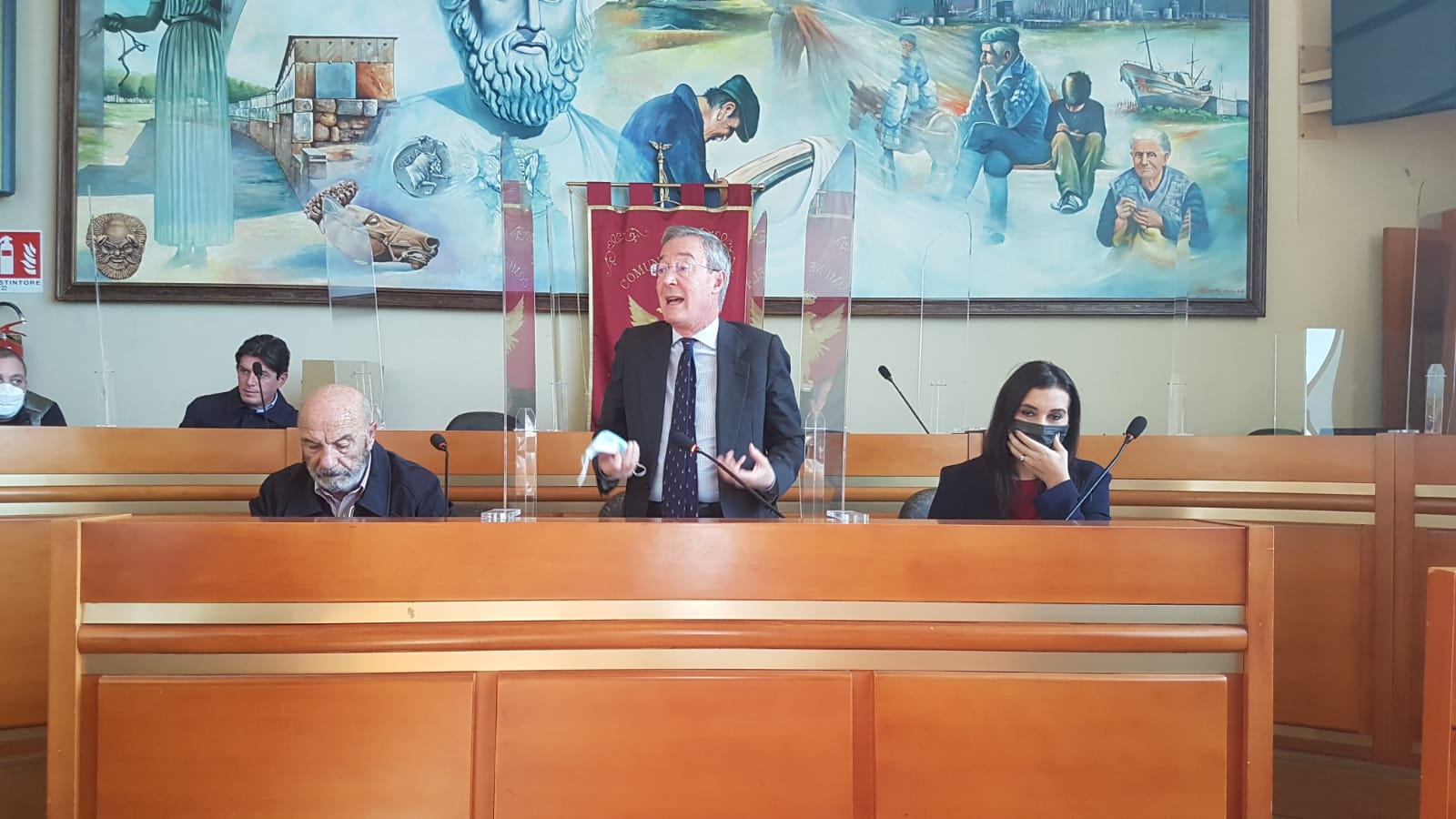 Gela, confronto in Comune sulla gestione delle scuole
