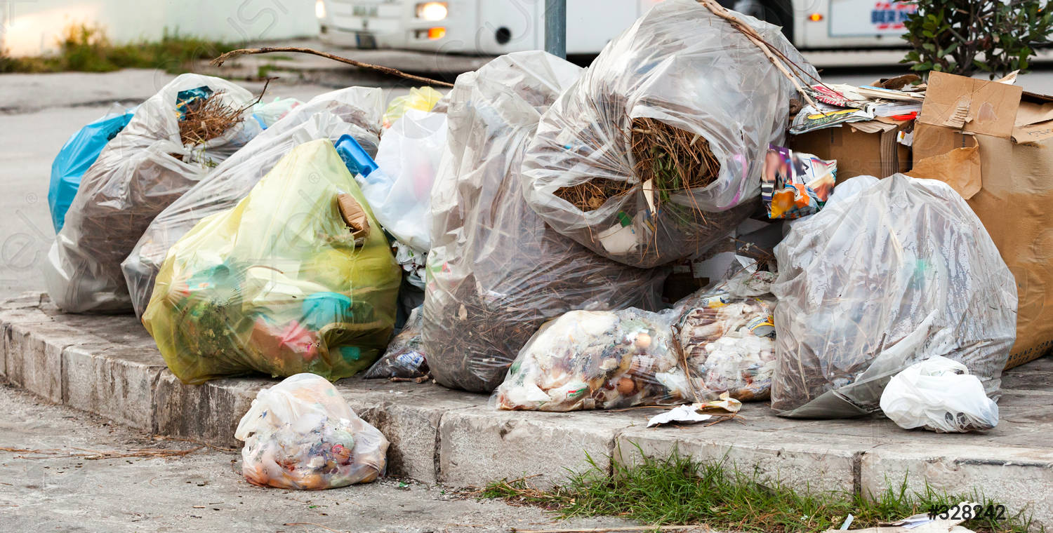 San Cataldo invasa dai rifiuti, appello dell’Amministrazione
