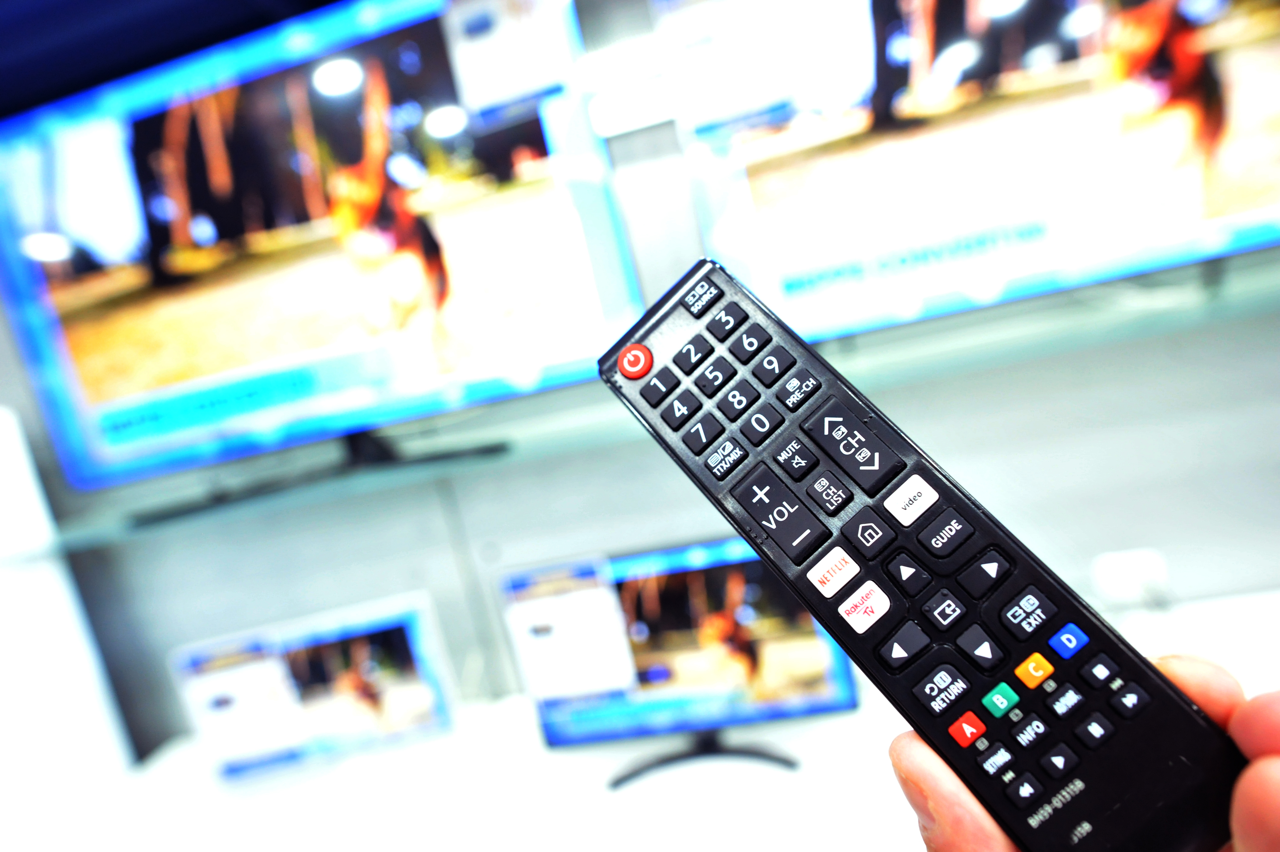 Televisione, gli italiani la preferiscono online