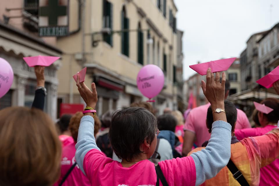 Regalbuto, Camminata rosa, la parola d’ordine è prevenzione