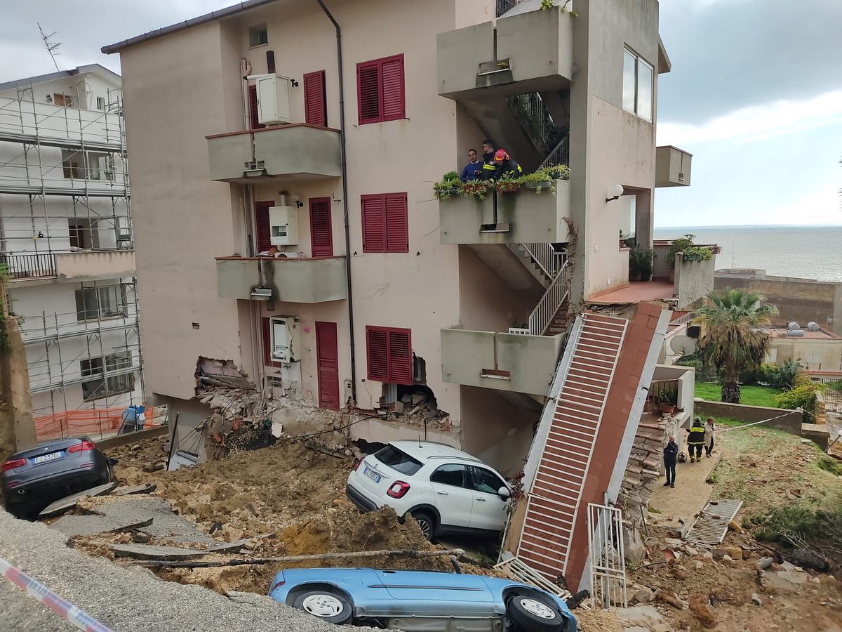Maltempo no stop in Sicilia, strade crollate, gente sfollata, “danni per milioni”