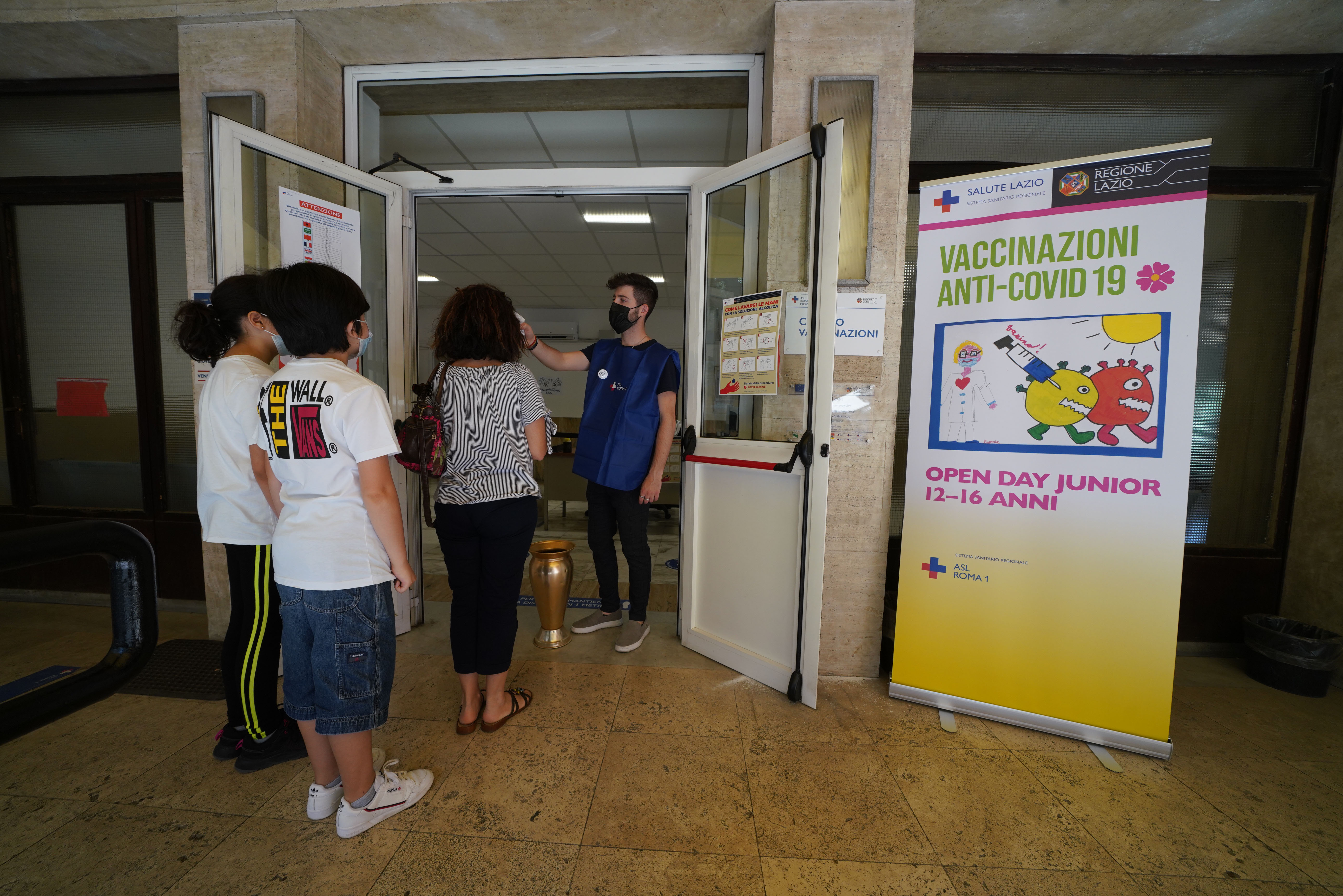 Covid, in Sicilia incidenza ancora alta in età scolare