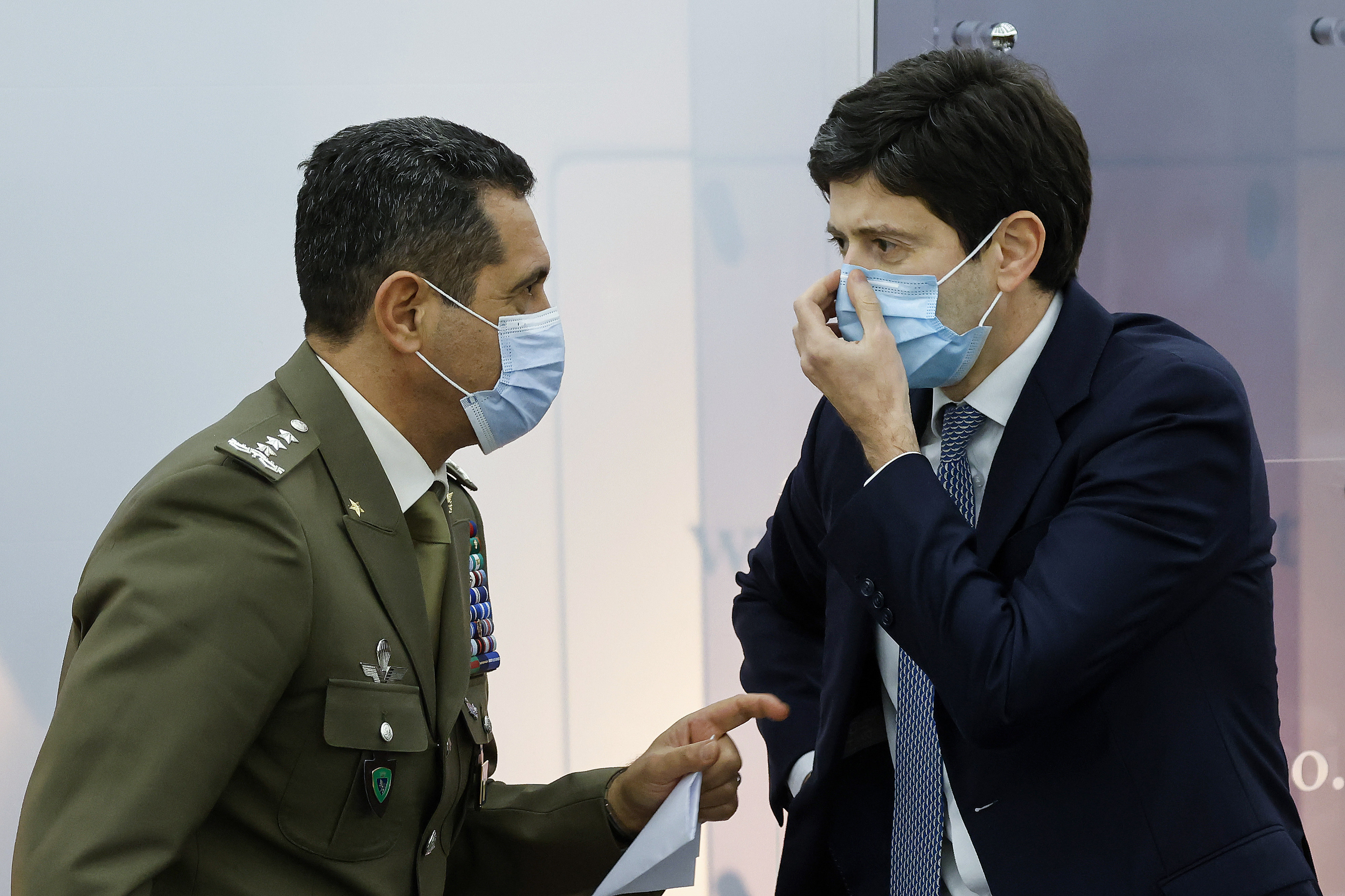 Covid, Speranza, “Via Green pass e mascherine? Serve gradualità”