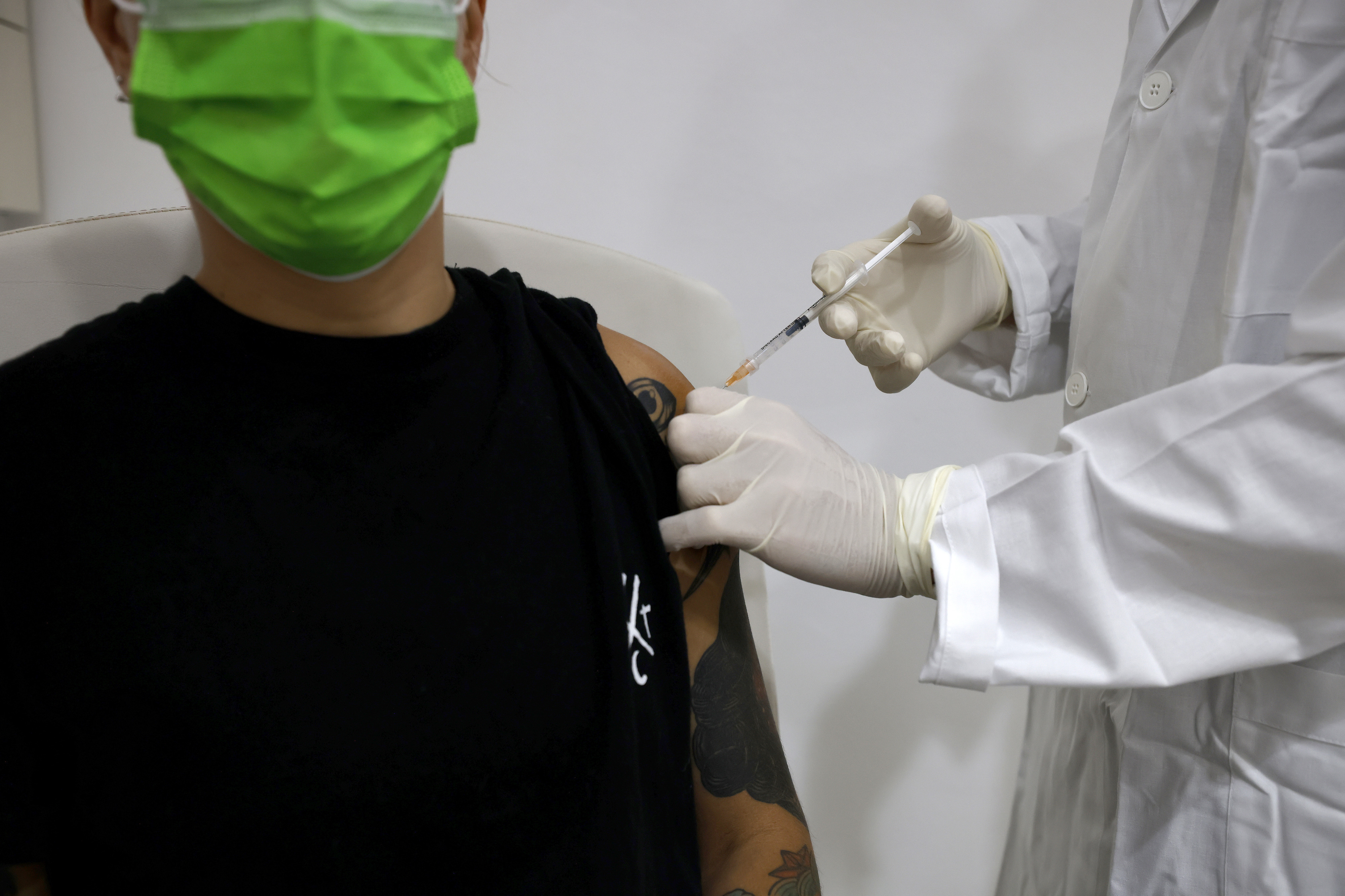 Terza dose, si può cambiare vaccino anti-Covid?