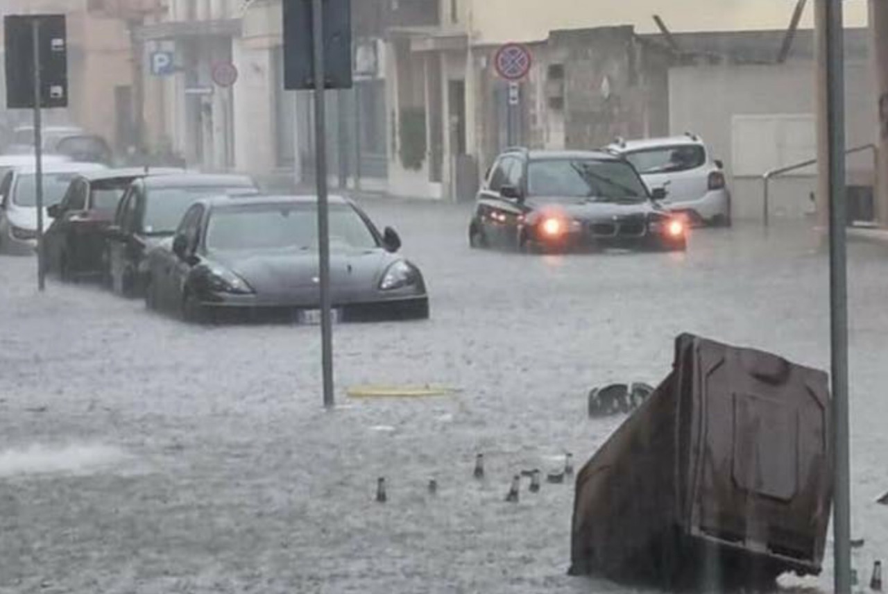 Bomba d’acqua in Salento, case e strade allagate, cosa sta succedendo