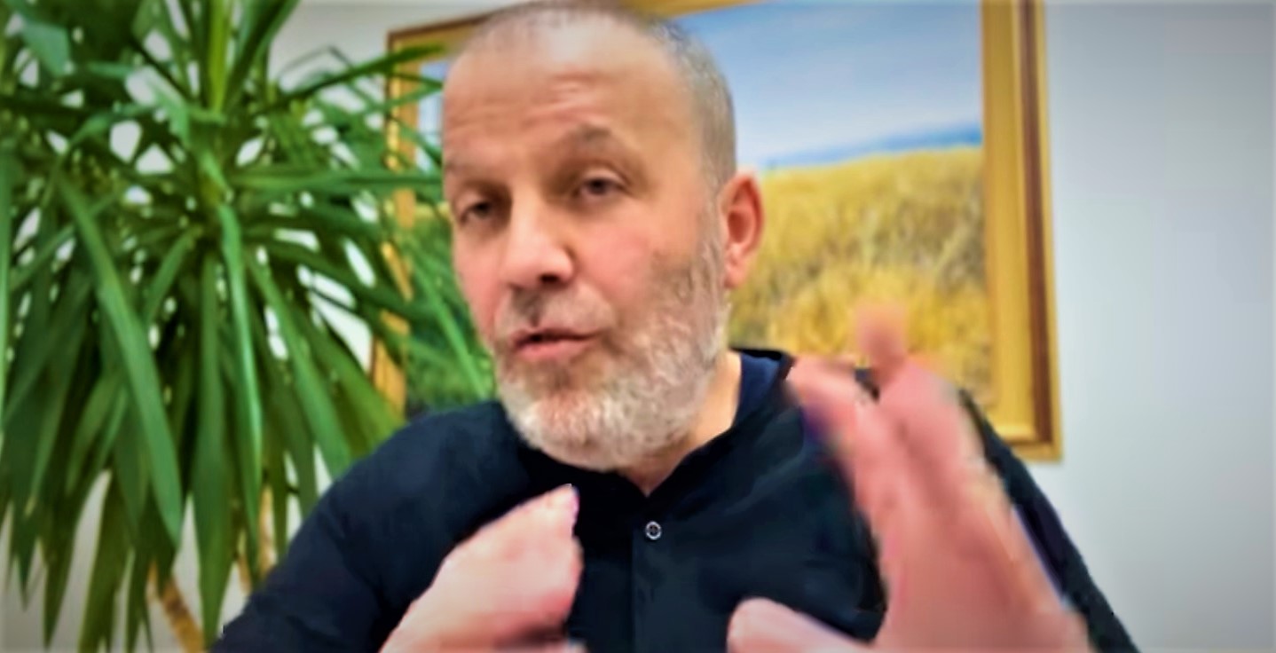 Variante Omicron, no vax, dal guru Bacco appello ai vaccinati