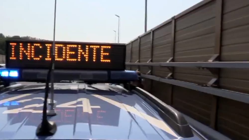 Scontro tra due auto sull’autostrada Catania-Siracusa, traffico bloccato
