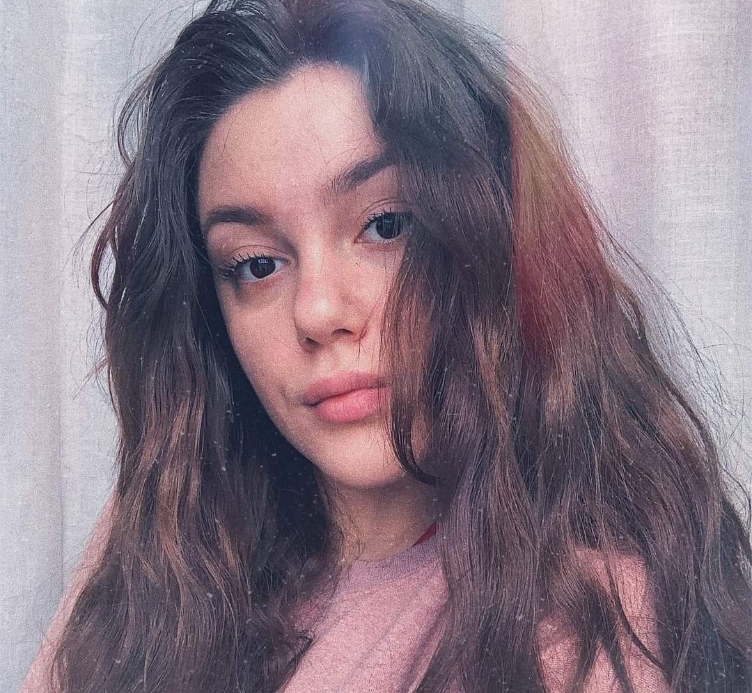 Muore studentessa 21enne, l’ipotesi è encefalite fulminante, oggi i funerali