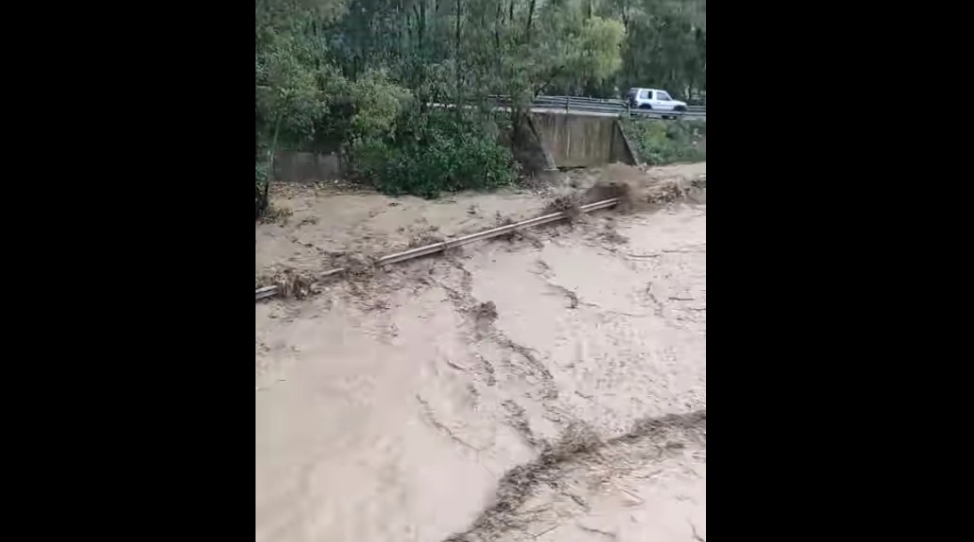 Il maltempo colpisce ancora la Sicilia, strade chiuse e paura – VIDEO
