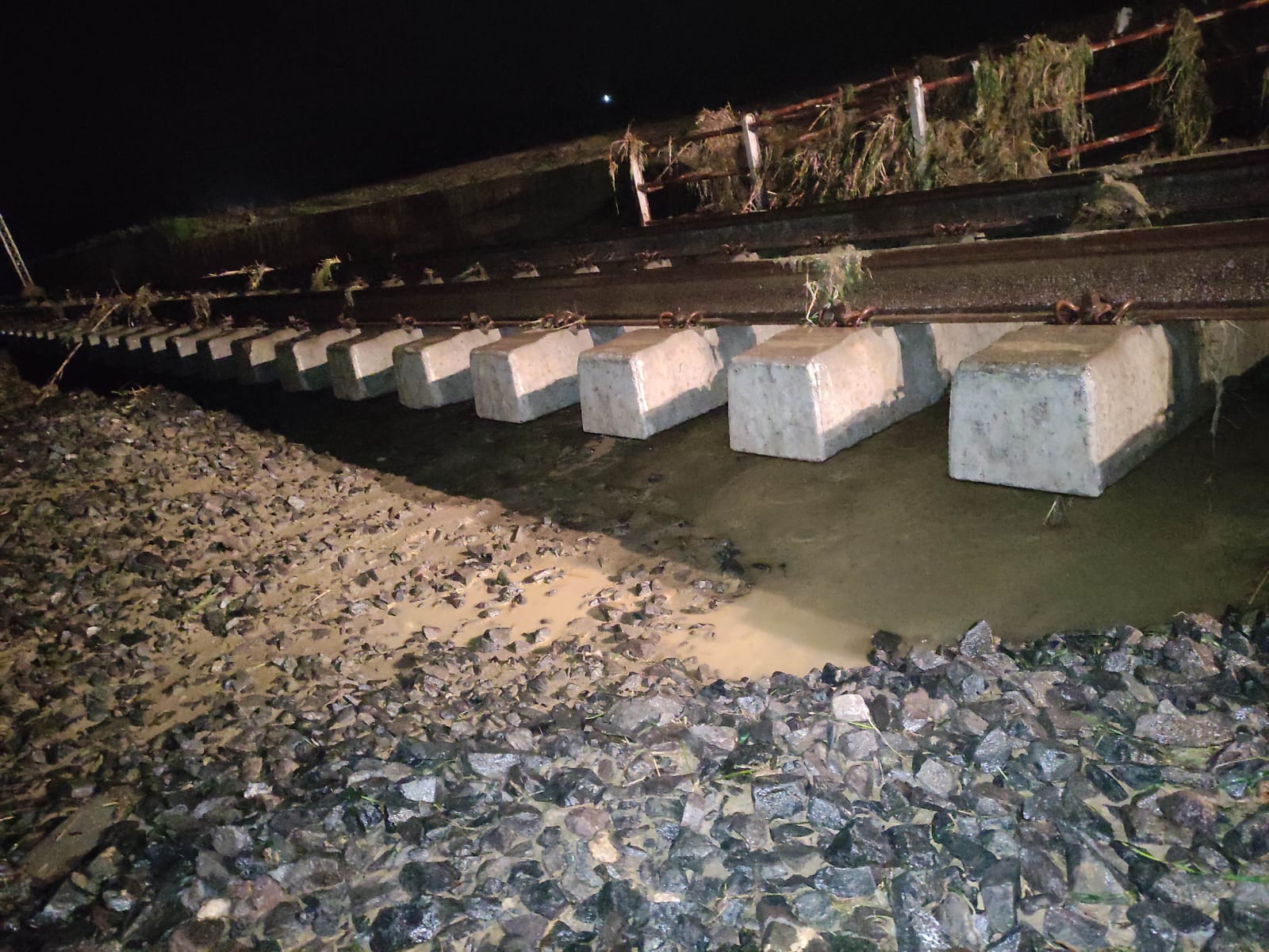 Ecco come il maltempo ha distrutto le ferrovie in Sicilia – Foto e video Ecco come il maltempo ha distrutto le ferrovie in Sicilia – Foto e video