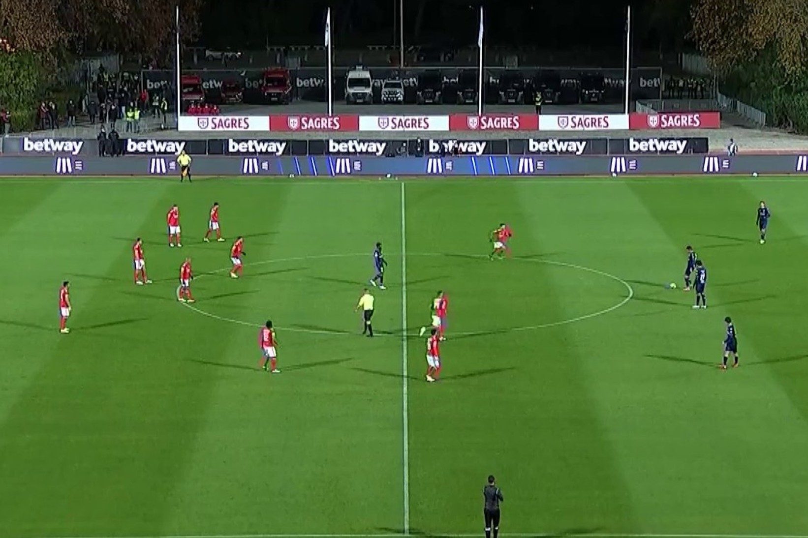 Calcio, Belenenses decimato dal Covid, in 9 in campo contro il Benfica