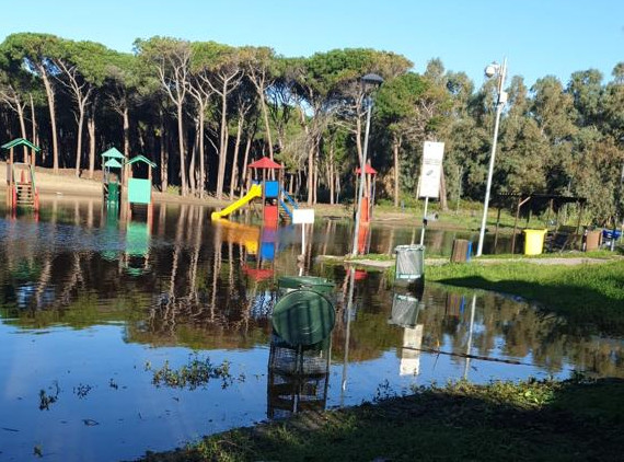 Boschetto Playa di Catania ancora allagato a una settimana dall’alluvione